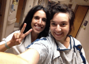 Mujer de 36 años con cáncer de colon queda libre de la enfermedad por nuevo tratamiento